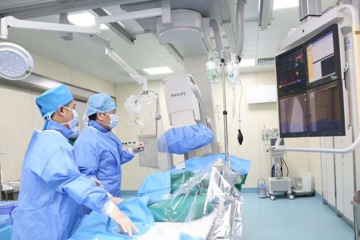 我院應用“臨時心髒起搏器植入+冠狀動脈支架植入手術”  搶救一心梗患者