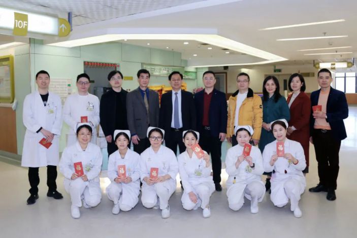 康美醫院領導班子慰問一線工作人員！